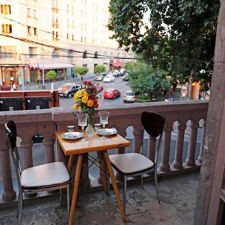 Cozy Apartment On Republic Square เยเรวาน ภายนอก รูปภาพ
