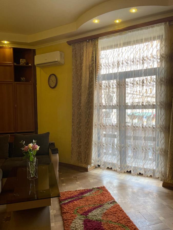 Cozy Apartment On Republic Square เยเรวาน ภายนอก รูปภาพ