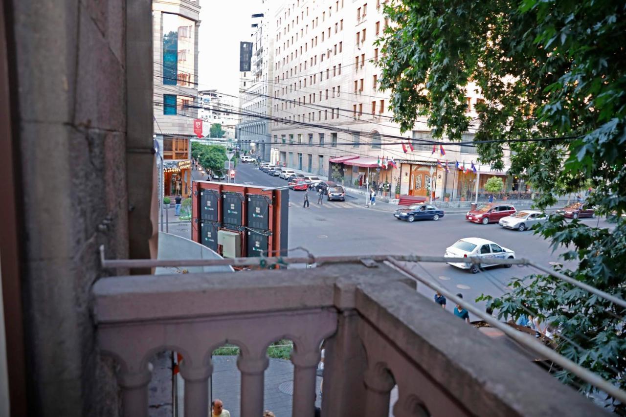 Cozy Apartment On Republic Square เยเรวาน ภายนอก รูปภาพ